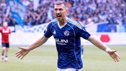40 yaşındaki Dzeko yeniden imzayı atıyor! 'Futbol benim hayatım'