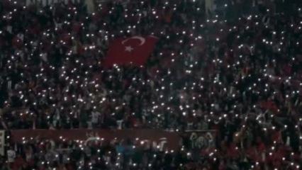 Elazığspor taraftarından muazzam g&ouml;r&uuml;nt&uuml;: Şehit &ouml;lmez diyen, birileri var!