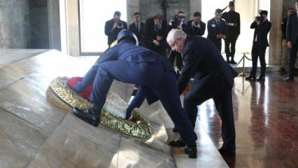 Bakan G&uuml;ler, OYAK Y&ouml;netim Kurulu &uuml;yeleri ile Anıtkabir'i ziyaret etti