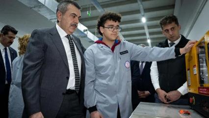 Bakan Tekin yeni modeli tanıttı! Mesleki eğitimde aranan eleman d&ouml;nemi başladı