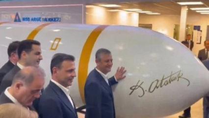 CHP Lideri &Ouml;zel&rsquo;den SAHA Expo 2026&rsquo;ya ziyaret! Yıldırımhan'ın &ouml;n&uuml;nde poz verdi