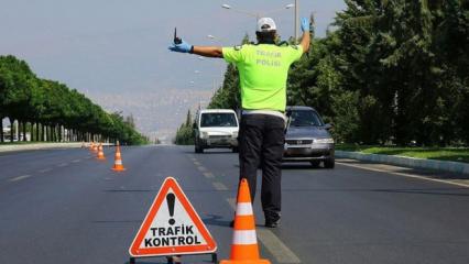 'Dur' ihtarına uymayan alkoll&uuml; s&uuml;r&uuml;c&uuml;ye 390 bin lira ceza kesildi