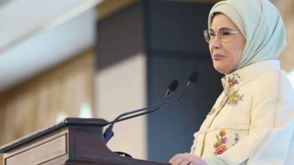 Emine Erdoğan'dan Anneler G&uuml;n&uuml; paylaşımı: Anneler d&uuml;nyanın en b&uuml;y&uuml;k ışığı!