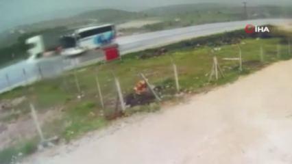 Malatya'da yolcu otob&uuml;s&uuml;n&uuml;n şarampole yuvarlandığı anlar ortaya &ccedil;ıktı: 3 &ouml;l&uuml;, 22 yaralı