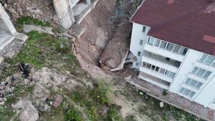 Nevşehir'de istinat duvarı &ccedil;&ouml;kt&uuml;: 10 daire tahliye edildi