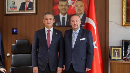 &Ouml;zkan Yalım &Ouml;zg&uuml;r &Ouml;zel'i ele verdi: 'Durbay'la otelimde g&ouml;r&uuml;şt&uuml;, babasına araba aldım'