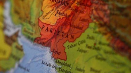 Pakistan'da karakola bombalı saldırı! 