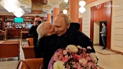 Putin, 88 yaşındaki eski &ouml;ğretmeniyle buluştu! "Bulldog gibi kavga ederdi"