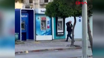 ATM&rsquo;ye taşlı saldırı: O anlar saniye saniye kaydedildi