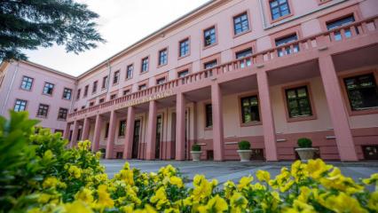 Bakan G&uuml;rlek m&uuml;jdeyi verdi! Adalet Bakanlığı'na 15 bin s&ouml;zleşmeli personel alınacak