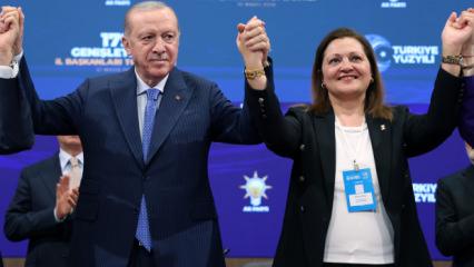 Burcu K&ouml;ksal AK Parti'ye katıldı: Rozetini Cumhurbaşkanı Erdoğan taktı