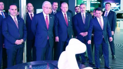 Cumhurbaşkanı Erdoğan, Astana&rsquo;da Alem.AI Yapay Zeka Merkezi&rsquo;ni ziyaret etti
