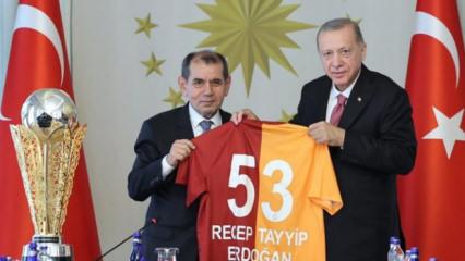 Cumhurbaşkanı Erdoğan'dan Dursun &Ouml;zbek ve Okan Buruk'a tebrik telefonu