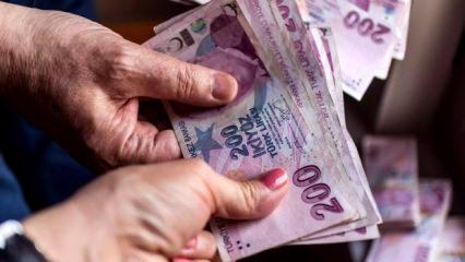 Emeklilerin ikramiye ve aylık &ouml;demeleri hesaplara aktarılıyor
