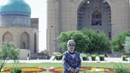 Emine Erdoğan Hoca Ahmet Yesevi T&uuml;rbesi'ni ziyaret etti!