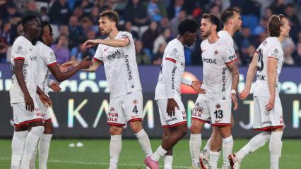 Gen&ccedil;lerbirliği Trabzon'dan zaferle &ccedil;ıktı! S&uuml;per Lig'de kalmayı başardı