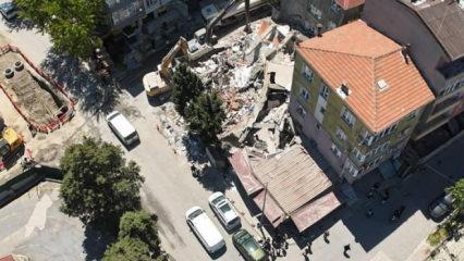 Halkalı&rsquo;da kentsel d&ouml;n&uuml;ş&uuml;m kapsamındaki 5 katlı bina &ccedil;&ouml;kt&uuml;
