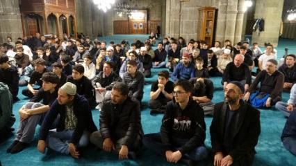 Her hafta farklı cami: 100&rsquo;&uuml;nc&uuml; durakta yatsı namazı