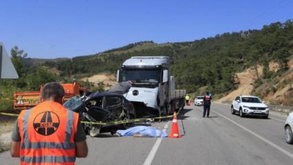 Kanser tedavisi d&ouml;n&uuml;ş&uuml; kazada eşiyle birlikte hayatını kaybetti