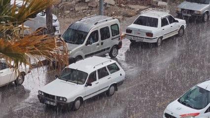 Manisa'yı dolu vurdu! Bir anda bastırdı, 20 dakika s&uuml;rd&uuml;
