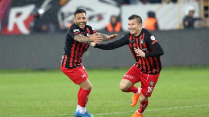 Nefes kesen ma&ccedil; uzatmalarda bitti! 1. Lig'de finalin adı belli oldu