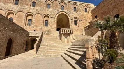 Mardin&rsquo;de adını bir &ccedil;i&ccedil;ekten alan inan&ccedil; ve tarih durağı: Deyrulzafaran Manastırı