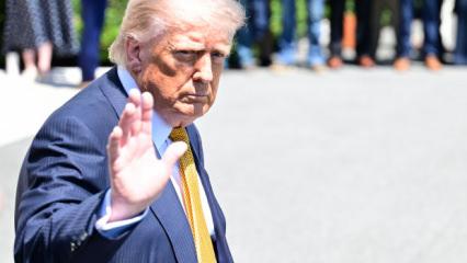 Trump &Ccedil;in d&ouml;n&uuml;ş&uuml; tehdit etti: 'Her şeyi iki g&uuml;nde yok edebiliriz'