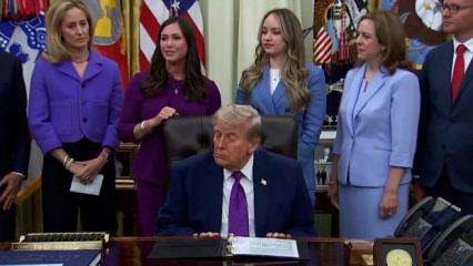 Trump, Oval Ofis&rsquo;teki etkinlik sırasında uyukladı