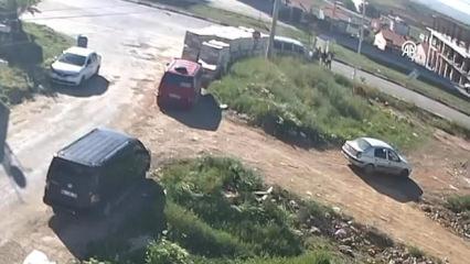 Uşak'ta 4 kişinin yaralandığı trafik kazası g&uuml;venlik kamerasında