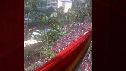 1 milyon kişi Arsenal i&ccedil;in sokağa d&ouml;k&uuml;ld&uuml;