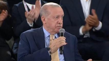 Başkan Erdoğan'dan Bakan Bak'a g&uuml;l&uuml;mseten Milli Takım d&uuml;zeltmesi