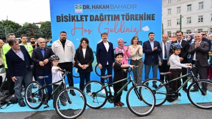 Bah&ccedil;elievler&rsquo;de 4 bin 100 &ccedil;ocuğa bisiklet hediye edildi 