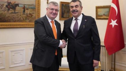 Bakan Tekin: Okullarda yapay zeka d&ouml;nemi başlıyor, riskli durumlar emniyete bildirilecek