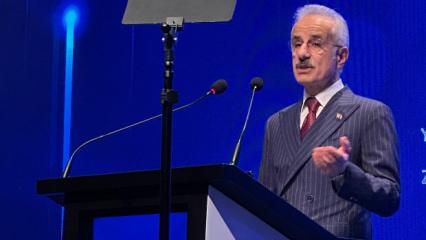 Bakan Uraloğlu'ndan 'Y&uuml;kselen T&uuml;rkiye Zirveleri'nde 5G ve yapay zeka a&ccedil;ıklaması