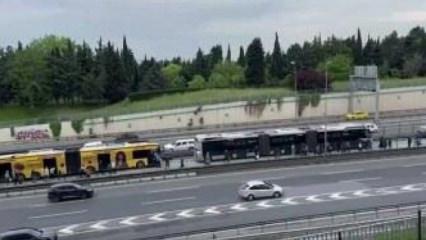 Bayrampaşa'da metrob&uuml;s &ccedil;ilesi: Vatandaşlar ara&ccedil;lardan inip y&uuml;r&uuml;d&uuml;