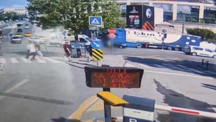 Dolmabah&ccedil;e'de trafik polisine minib&uuml;s &ccedil;arptı! Korkun&ccedil; kaza kamerada