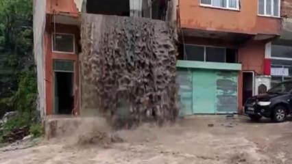 Ordu'da sel suları evin balkonundan şelale gibi aktı