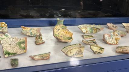 Osmaniye&rsquo;nin Toprakkale Kalesi&rsquo;nde g&uuml;n y&uuml;z&uuml;ne &ccedil;ıkarılan eserler ilk kez sergilendi