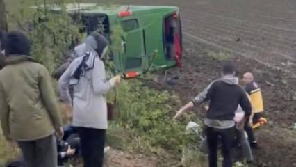 Yolcu otob&uuml;s&uuml; devrildi: &Ccedil;ok sayıda yaralı var