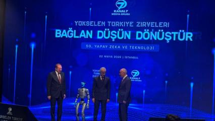 Y&uuml;kselen T&uuml;rkiye Zirveleri'nde Bakan Uraloğlu'na robot s&uuml;rprizi!