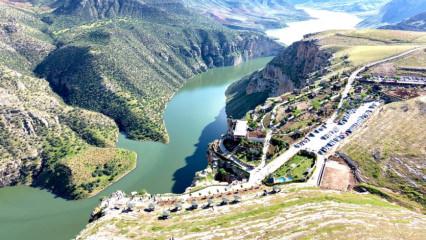 350 metre y&uuml;kseklikte eşsiz manzara: Botan Vadisi doğasıyla hayran bıraktı