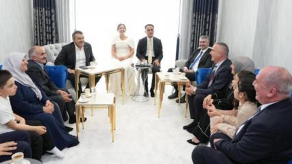 Bakan Tekin nişan t&ouml;renine katıldı