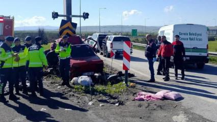Bolu'da otomobil y&ouml;n direğine &ccedil;arptı: 2 &ouml;l&uuml;, 1 yaralı