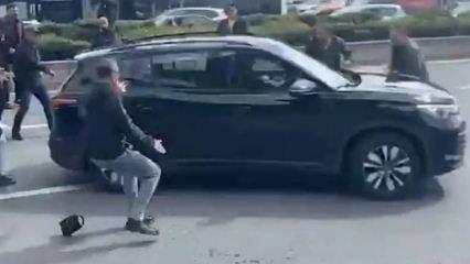 CHP Genel Merkezi &ouml;n&uuml;nde kalabalığa dalan ara&ccedil; kime ait? İddialar şoke etti