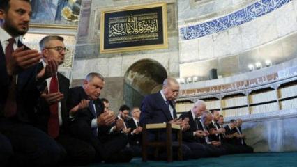Cumhurbaşkanı Recep Tayyip Erdoğan Ayasofya'da Kur'an-ı Kerim okudu