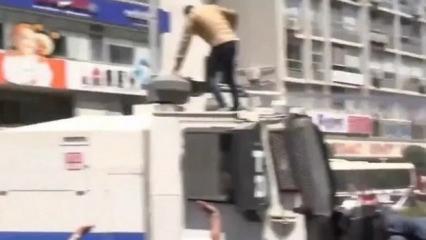 İzmir'de TOMA'ya &ccedil;ıkıp tekmelemişti: O ş&uuml;pheli tutuklandı
