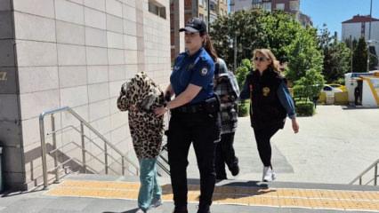 Kaldırımda oturan kadının boynundaki 17 &ccedil;eyreği &ccedil;aldılar! G&uuml;peg&uuml;nd&uuml;z hırsızlık kamerada 