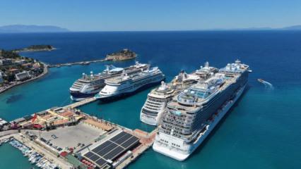 Kuşadası&rsquo;na 4 kruvaziyer ile 9 bin turist geldi