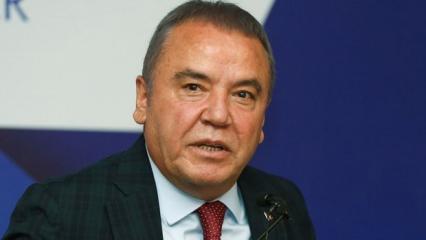 Muhittin B&ouml;cek hastaneye kaldırıldı