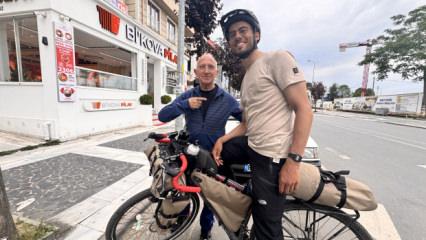 Vize vermediler, Milano'dan Tokyo'ya bisikletle yola &ccedil;ıktı: D&uuml;zce&rsquo;de mola verdi
